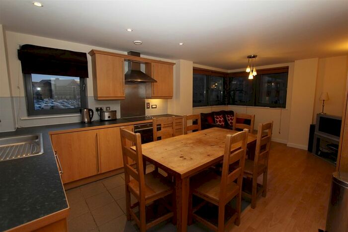 2 Bedroom Flat To Rent In City Walk, Leeds, LS11