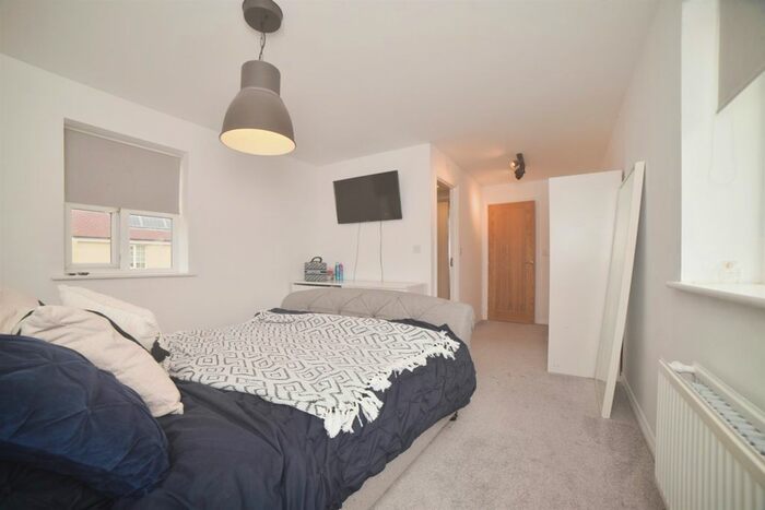 4 Bedroom Detached House For Sale In Swallow Drive, Wymondham, NR18