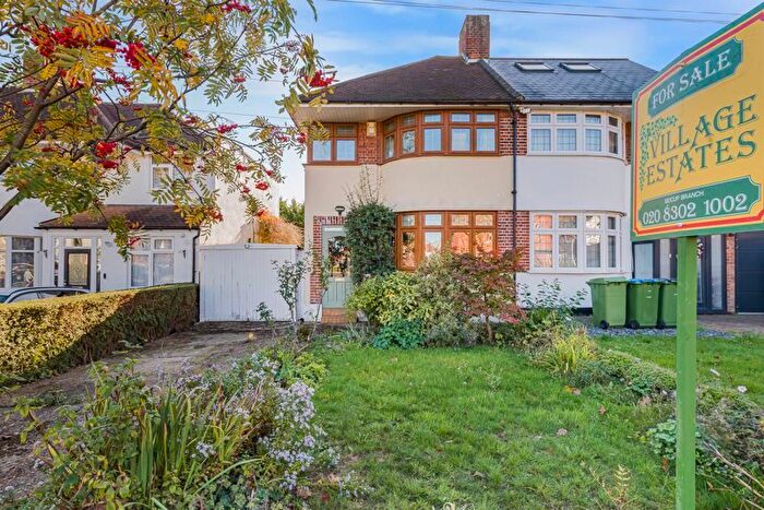 3 Bedroom Semi Detached House For Sale In Domonic Drive, London, SE9