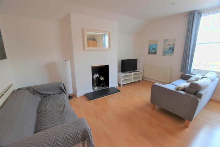 1 Bedroom Flat To Rent In Brighton Road, Surbiton, KT6