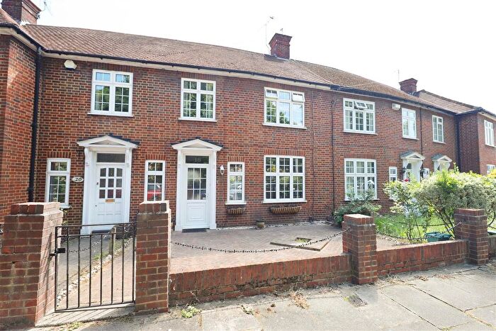 3 Bedroom Property For Sale In Long Lane, Hillingdon, UB10