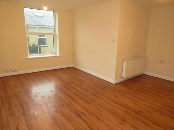 3 Bedroom Apartment To Rent In Browning Avenue, Halifax, HX3
