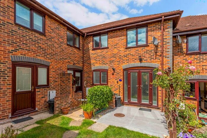 2 Bedroom Terraced House To Rent In Austenwood Lane Chalfont St. Peter, SL9