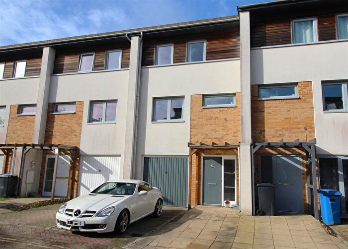 3 Bedroom Property For Sale In Broomhill Way, Poole, BH15