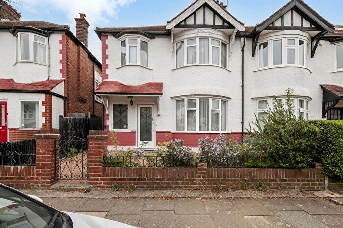 3 Bedroom Semi-detached House For Sale In Cyprus Gardens, N3
