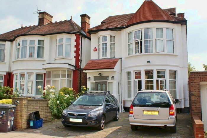 5 Bedroom Semi-Detached House To Rent In The Grove, Golders Green, NW11
