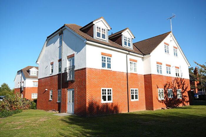 2 Bedroom Flat To Rent In Kingsway, Woking, GU21