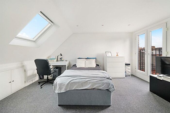 2 Bedroom Apartment To Rent In Diana Road, London, E17