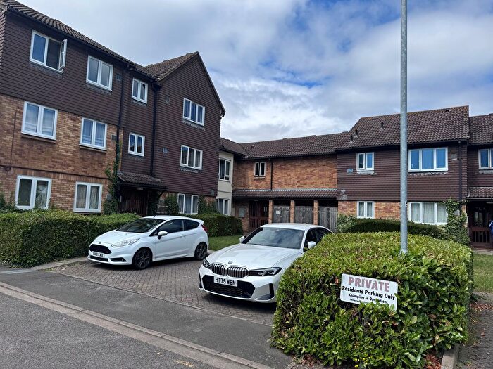 Studio For Sale In Brendon Close, Harlington, Hayes, UB3