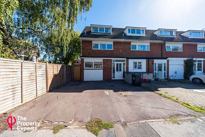3 Bedroom End Terrace House For Sale In Bideford Close, Reading, RG5