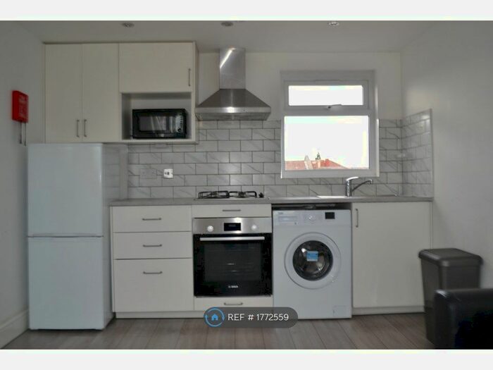 1 Bedroom Flat To Rent In Mayfair Avenue, Ilford, IG1