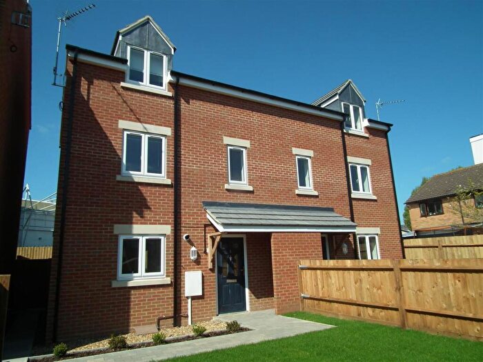 3 Bedroom Mews To Rent In Abbey Mews, St James, NN5