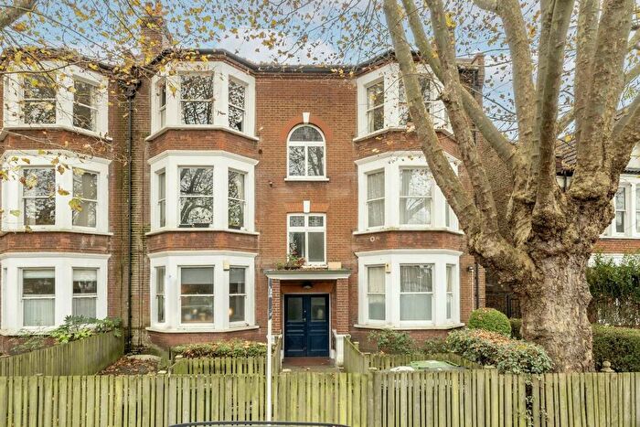2 Bedroom Flat To Rent In Bonneville Gardens, London, SW4
