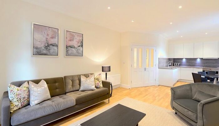 3 Bedroom Flat To Rent In King Street, London, W6