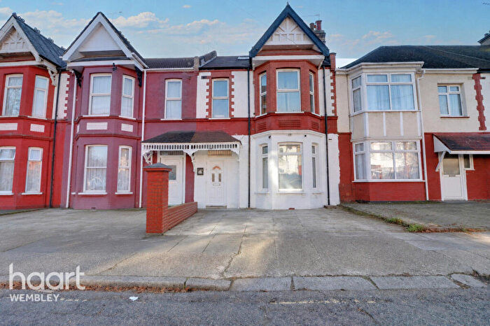 3 Bedroom Maisonette For Sale In Wembley, HA9