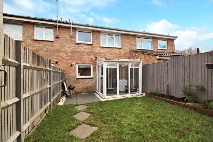 1 Bedroom Maisonette For Sale In Wansford Green, Woking, Surrey, GU21