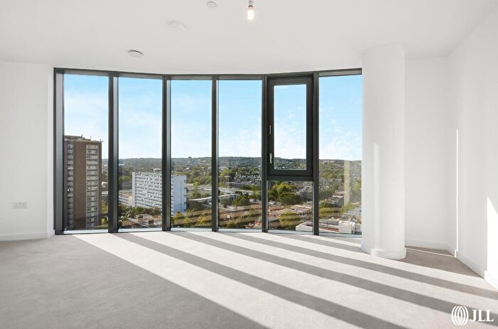 2 Bedroom Apartment For Sale In City North West, N4