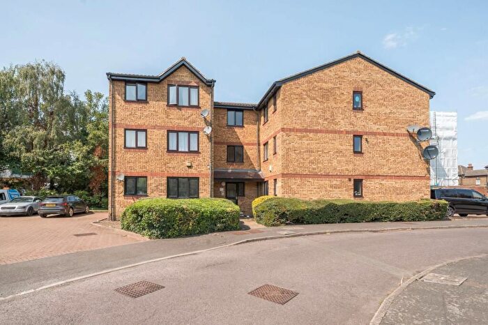 1 Bedroom Flat For Sale In Gartons Close, Ponders End, Enfield, EN3