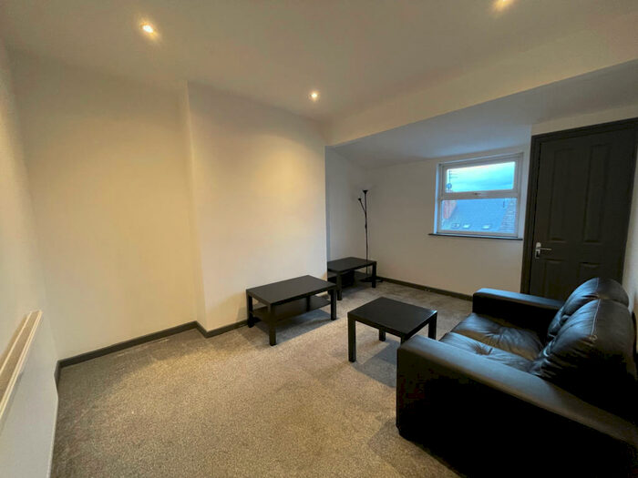 1 Bedroom Apartment To Rent In Flat, Providence Avenue, Leeds, West Yorkshire, LS6