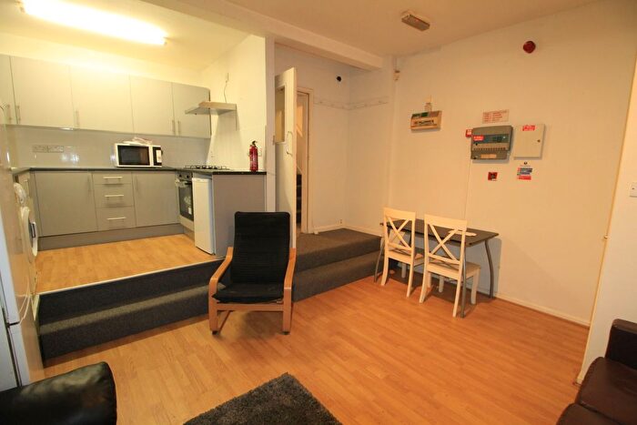 6 Bedroom Terraced House To Rent In Mansfield Road, Nottingham, NG1