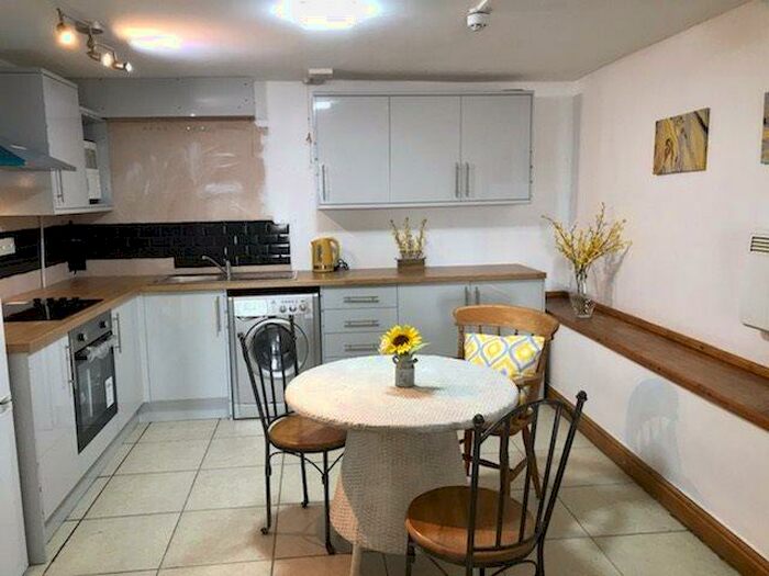 1 Bedroom Flat To Rent In Penmaen Terrace, Mount Pleasant, Swansea, SA1