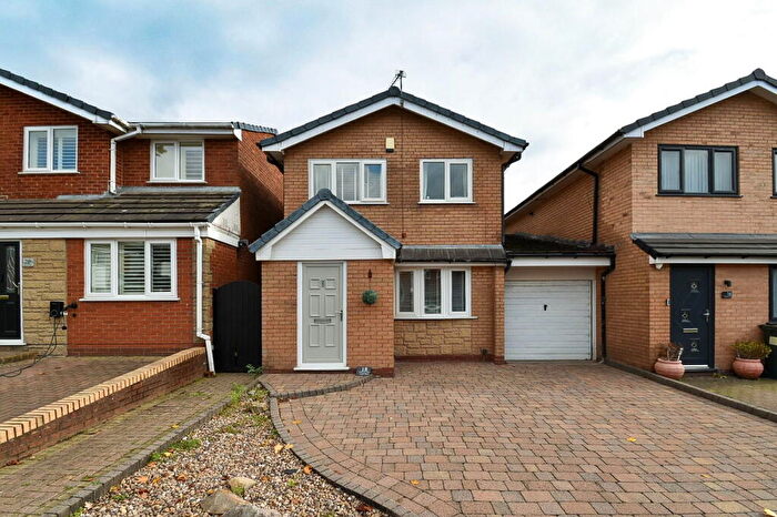 3 Bedroom Link Detached House For Sale In Daisy Hill Drive, Adlington, Lancashire, PR6