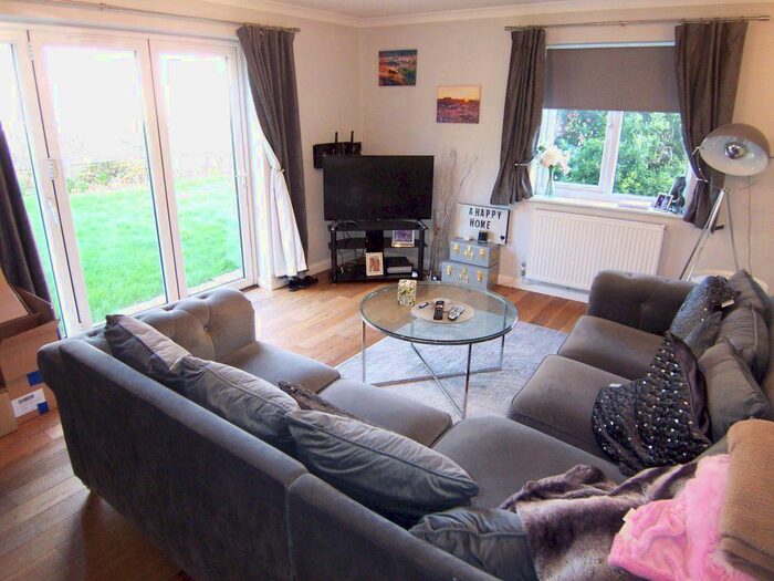 2 Bedroom Maisonette To Rent In Chessington Close, West Ewell, Epsom, KT19