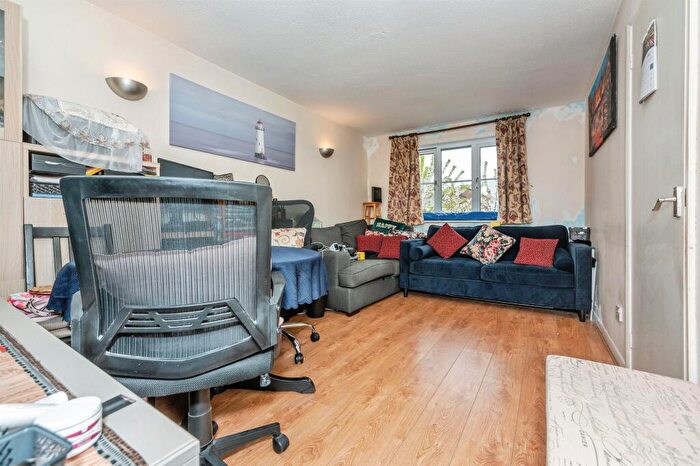1 Bedroom Flat For Sale In Falcon Avenue, Grays, RM17