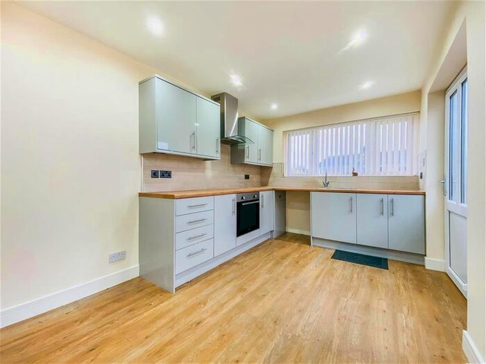 2 Bedroom Semi-Detached Bungalow To Rent In Highland Close, Pontefract, WF8