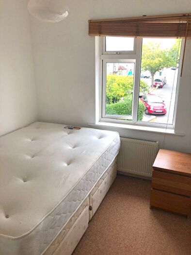 1 Bedroom Flat To Rent In Selborne Gardens, London, NW4