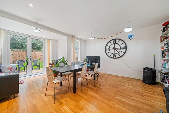 4 Bedroom Terraced House To Rent In Bathurst Square, London, N15