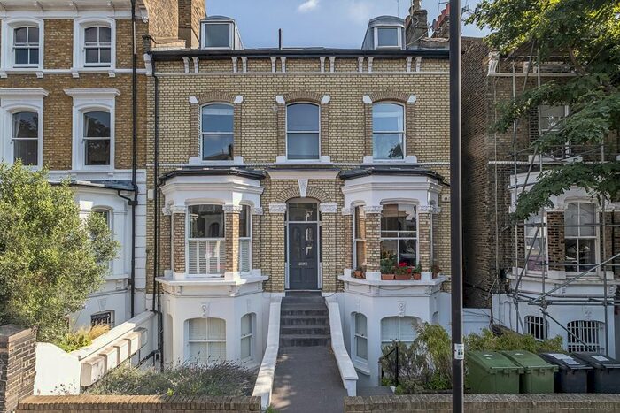 2 Bedroom Flat To Rent In Gauden Road, London, SW4
