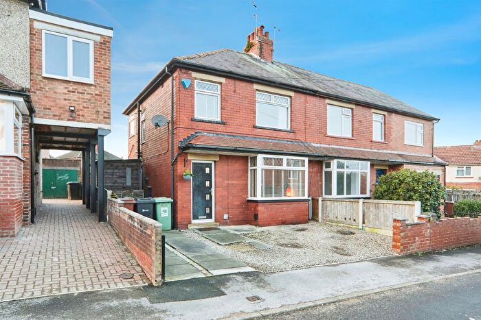 3 Bedroom Semi Detached House For Sale In Merton Gardens, Farsley, Pudsey, LS28