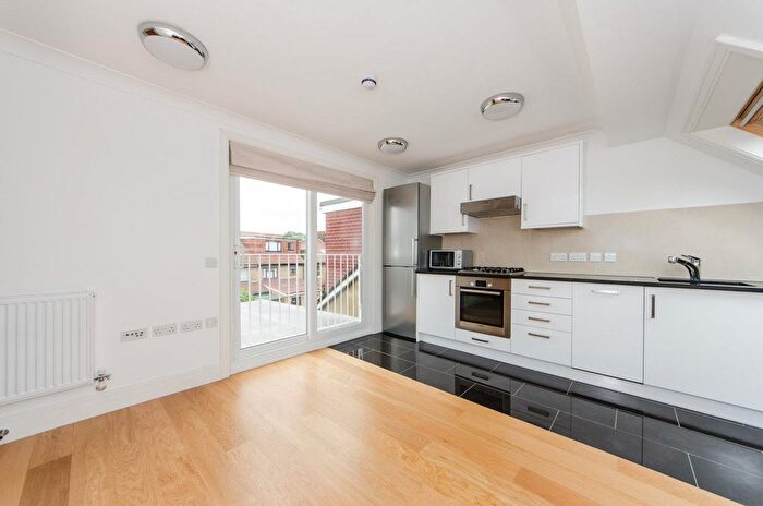 2 Bedroom Flat To Rent In Loveday Road, Ealing, London, W13