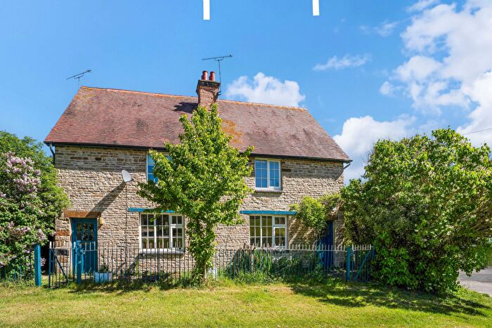 2 Bedroom Semi-Detached House For Sale In Butlers Marston, Warwick, CV35