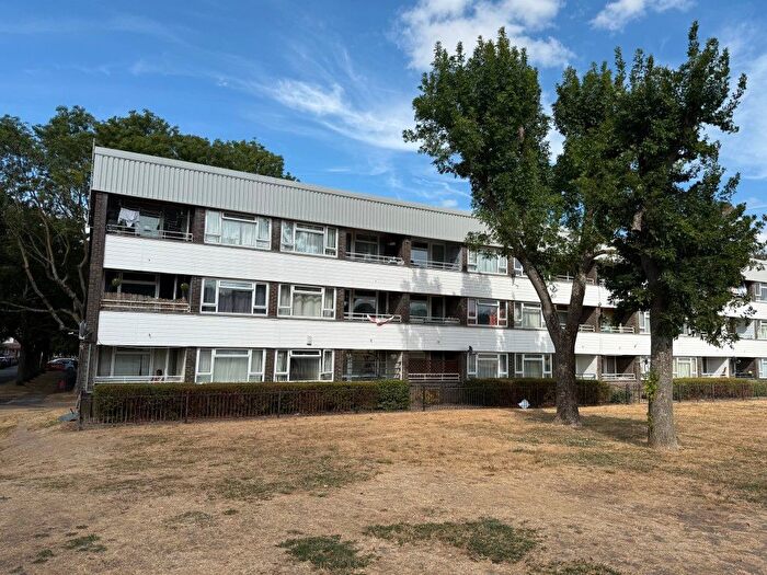 1 Bedroom Flat For Sale In Cody Close, Wallington, Surrey, SM6