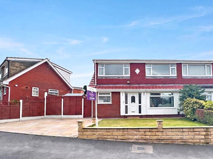 4 Bedroom Semi Detached House For Sale In Denbydale Way, Oldham, OL2