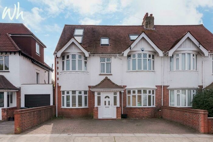 5 Bedroom Semi-Detached House To Rent In Orchard Gardens, BN3