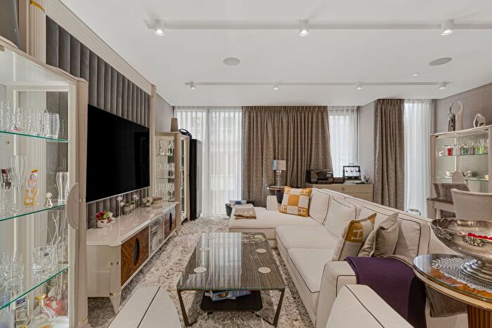 2 Bedroom Flat For Sale In Cork Street, Mayfair, W1S