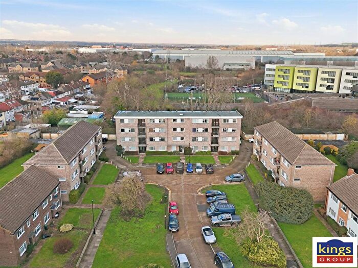 1 Bedroom Flat For Sale In Bridle Close, Enfield, EN3