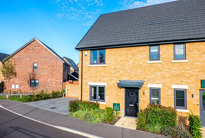 3 Bedroom Semi-detached House For Sale In Edgelake, Sittingbourne, ME10