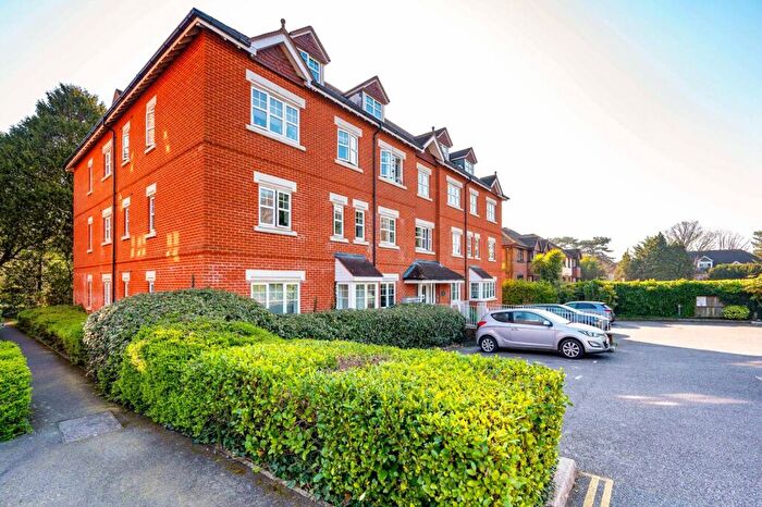 2 Bedroom Flat For Sale In Heathside Road, Woking, GU22