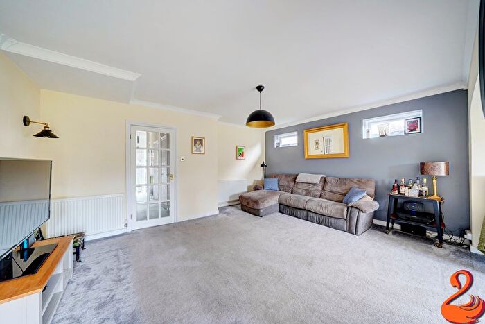 4 Bedroom Detached House For Sale In Main Street, Offenham, WR11