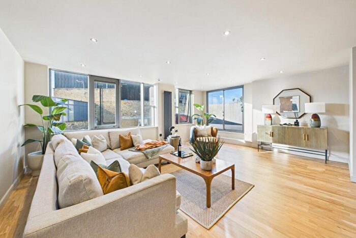 2 Bedroom Apartment To Rent In Garden Walk, London, EC2A