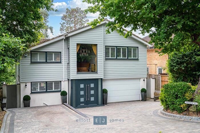 4 Bedroom Detached House For Sale In Woodbury Hill, Loughton, IG10