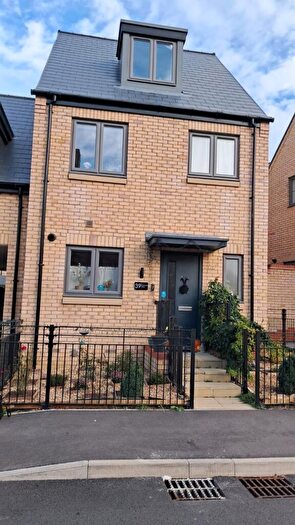 4 Bedroom Semi Detached House For Sale In Gedney Way, St. Neots, PE19