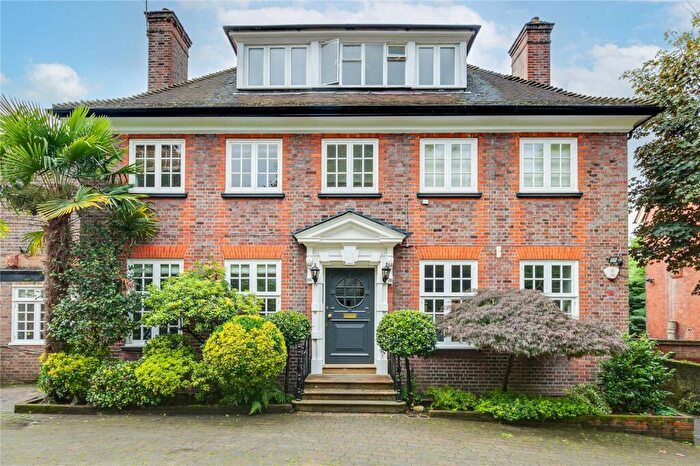 3 Bedroom Apartment To Rent In Redington Road, London, NW3