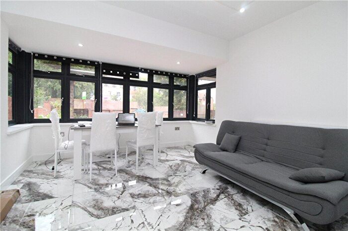 2 Bedroom Apartment To Rent In Banstead Road, Purley, CR8