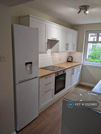 3 Bedroom Flat To Rent In Sinclair Place, Edinburgh, EH11
