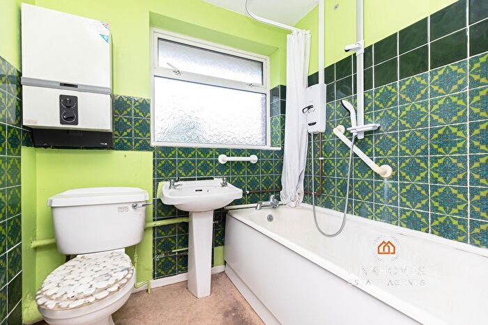 3 Bedroom Terraced House For Sale In Dacombe Drive, Poole, BH16